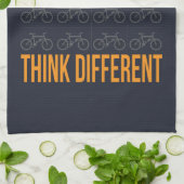 Denken Sie an einen anderen Radfahrer des Liegefah Geschirrtuch (Gefaltet)