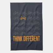 Denken Sie an einen anderen Radfahrer des Liegefah Geschirrtuch (Vertikal)