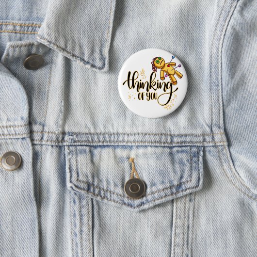 Denken Sie an Ihr Funny Halloween Voodoo Doll Button (Beispiel)