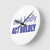 Denken Sie an Kindly, handeln Sie Bolly Runde Wanduhr (Winkel)