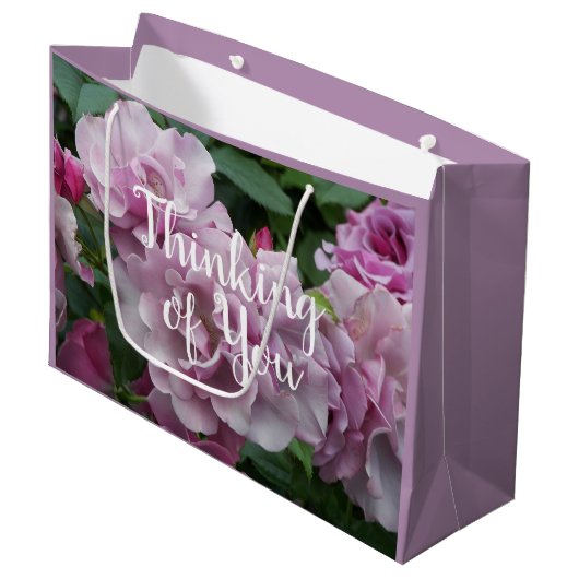 Denken Sie an Lavender Rose floral Große Geschenktüte (Vorderseite Schrägansicht)