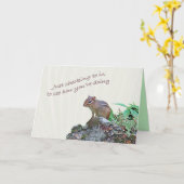 Denken Sie an Sie Chipmunk auf Rock Karte (Gelbe Blume)