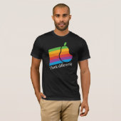 Denken Sie anders als - Retro Apple-Parodie-T - T-Shirt (Vorne ganz)