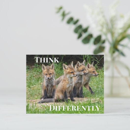 Denken Sie anders Fox Postkarte (Stehend Vorderseite)