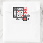 denken Sie außerhalb der Box Tac Toe extra clev cl Quadratischer Aufkleber (Tasche)