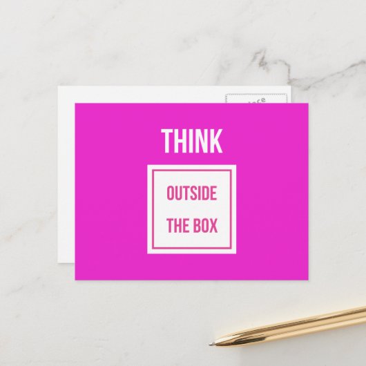 Denken Sie außerhalb des Kästchens Zitat tief rosa Postkarte (Vorderseite/Rückseite Beispiel)