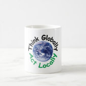 Denken Sie global Tat am Ort Kaffeetasse (Mittel)