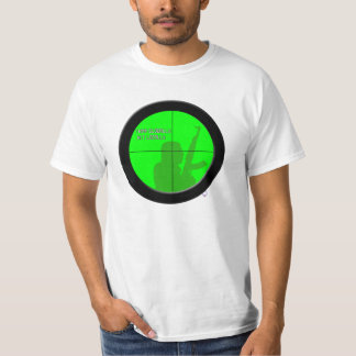 Denken Sie global Tat am Ort (Nachtbereich) T-Shirt