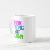 Denken Sie stark, nicht hässlich inspirierende Fit Kaffeetasse (Vorderseite Links)