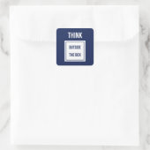 Denken Sie über die Kiste hinaus Quadratischer Aufkleber (Tasche)