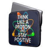 DENKEN SIE WIE EIN PROTON UND BLEIBE POSITIV LAPTOPSCHUTZHÜLLE (Vorderseite Links)