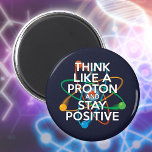 DENKEN SIE WIE EIN PROTON UND BLEIBE POSITIV MAGNET<br><div class="desc">Positiv bleibe ist nie leicht,  außer man denkt wie ein Proton und dann bleibe man immer positiv. Nun,  teilen Sie die guten Nachrichten. Ein cooles,  trendiges und lustiges,  wissenschaftlich inspiriert Design. Entwickelt von Thisisnotme©</div>