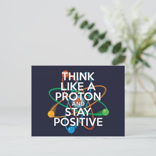 DENKEN SIE WIE EIN PROTON UND BLEIBE POSITIV POSTKARTE (Stehend Vorderseite)