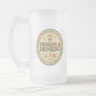 Denkende und trinkende mattierte GlasTasse Mattglas Bierglas