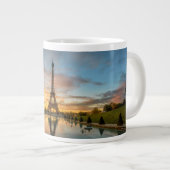 Denkmäler | Eiffelturm Sunrise Jumbo-Tasse (Vorderseite Rechts)