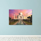 Denkmäler | Farbige Sicht auf den Taj Mahal Leinwanddruck (Insitu (Holzboden))