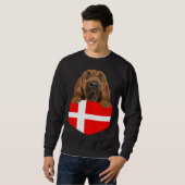 Denmark Flag Bloodhound Dog In Pocket Sweatshirt (Vorne ganz)