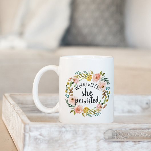 Dennoch beharrte sie darauf, | Blumenangebot Kaffeetasse