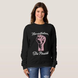 Dennoch bestand sie das schwarze Sweatshirt der