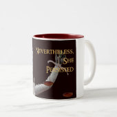 Dennoch bestand sie Gerechtigkeits-Tasse fort Zweifarbige Tasse (VorderseiteRechts)