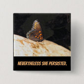 Dennoch bestand sie Knopf fort Button (Vorderseite)