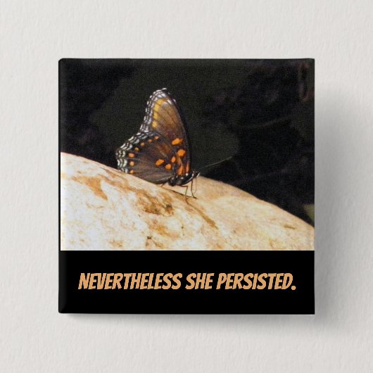 Dennoch bestand sie Knopf fort Button (Vorderseite)