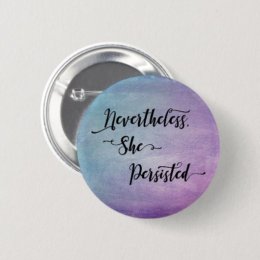 "Dennoch, bestand sie" über buntem Schmutz fort Button (Vorne & Hinten)