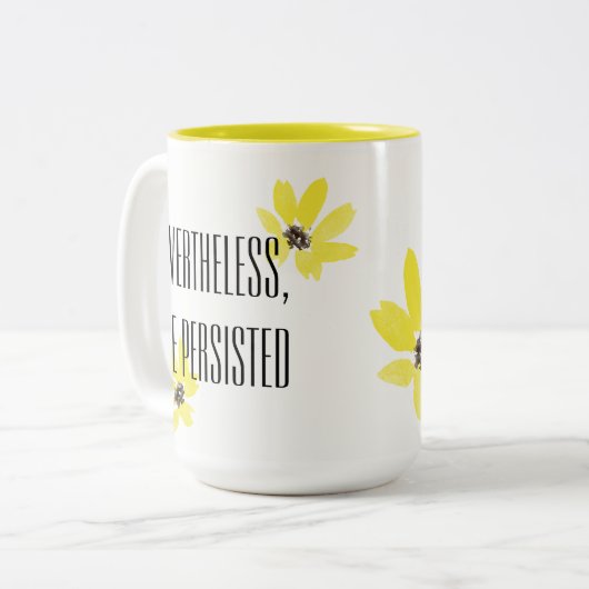 "Dennoch, bestand sie" wählt Ihren Schriftart fort Zweifarbige Tasse (Vorderseite Links)