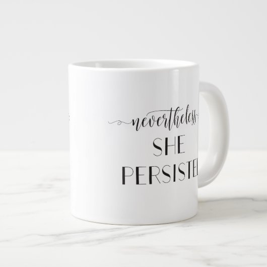 Dennoch hielt sie an ihrem Zitat fest Jumbo-Tasse (Vorderseite Rechts)