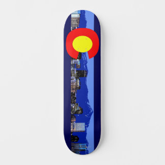 Denver Colorado Flag Berg und Stadt Skateboard