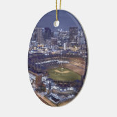 Denver-Stadt-Skyline und Coors Feld nachts Keramikornament (Links)