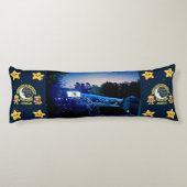 Dependable Drive In 75th Anniversary Body Pillow Seitenschläferkissen (Rückseite)