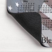 Der 2013 Kalender-Gott segnen Amerika Mousepad (Ecke)