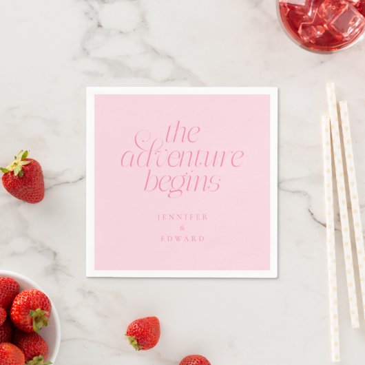 Der Abenteuer Beginn Pink Moderne Typografie Serviette (Beispiel)