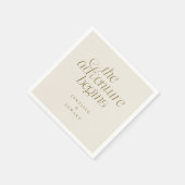 Der Abenteuer beginnt Cream Moderne Typografie Serviette (Ecke)