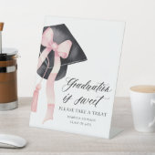 Der Abschluss der rosa Bow Gradation Cap ist süße Sockelschild (In SItu)