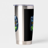 Der "AI" zitierte Tumbler Thermobecher (Rechts)