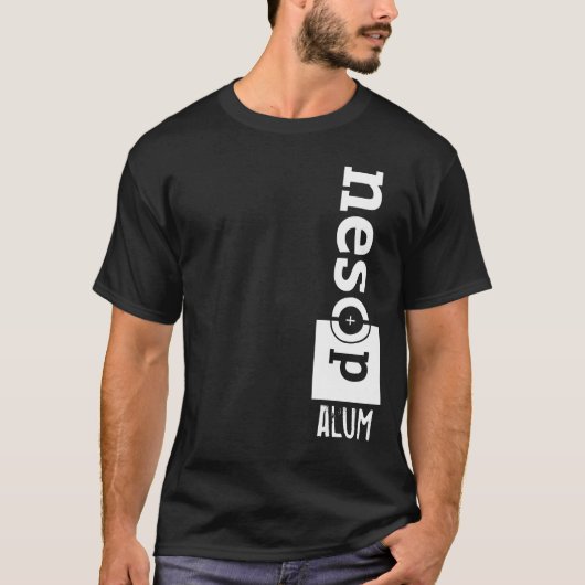 Der Alaun-T - Shirt der Frauen - Dunkelheit (Vorderseite)