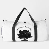Der Alltag ist das Design des Earth Day Duffle Bag (Rückseite)