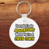 Der Alltag ist ein Abenteuer...Cheer Coach Schlüsselanhänger (Vorderseite)