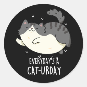 Der Alltag ist ein Cat-urday Funny Cat Pun Runder Aufkleber