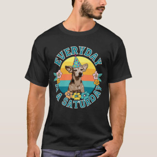 Der Alltag ist ein Samstag. T-Shirt