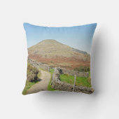 Der alte Mann der Koniston-Postkarte Kissen (Rückseite)