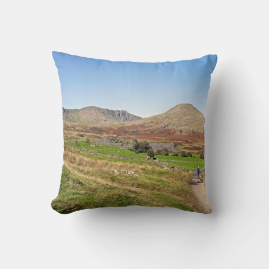 Der alte Mann der Koniston-Postkarte Kissen (Vorderseite)