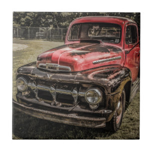 Der alte rote Antique Truck Fliese