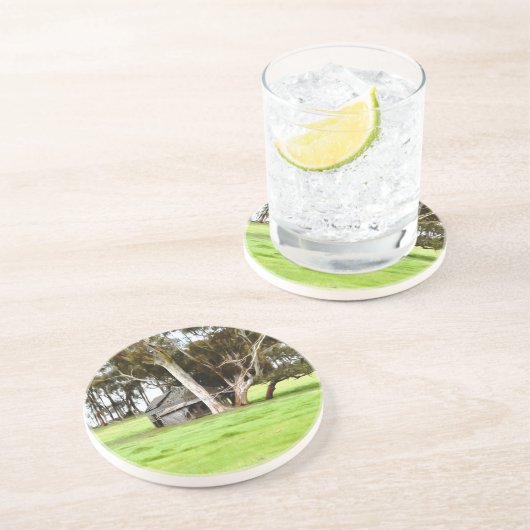 Der alte Untersetzer aus Holz mit Sandstein (Seite)