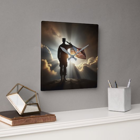 Der amerikanische Soldat Saluting der Fahne der Ve Quadratische Wanduhr (Büro)