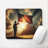 Der amerikanische Soldat würdigt die Flagge Mousepad (Mit Mouse)