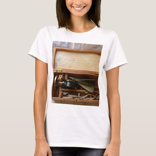 Der antike Klotz des Schiffs T-Shirt (Vorderseite)