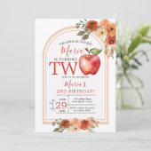 Der Apfel unseres Auges dreht zwei Herbst Geburtst Einladung (Stehend Vorderseite)